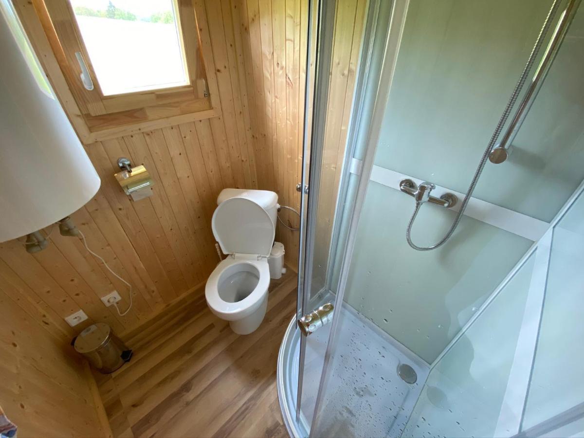 Maringotka Na Samote Na Kozi Farme Hotel Poběžovice Kültér fotó